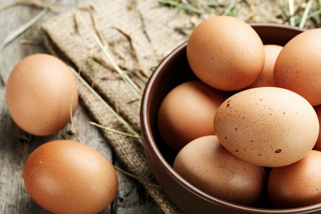 <p>Free-range eggs come from hens which are able to roam freely around a farm yard</p>